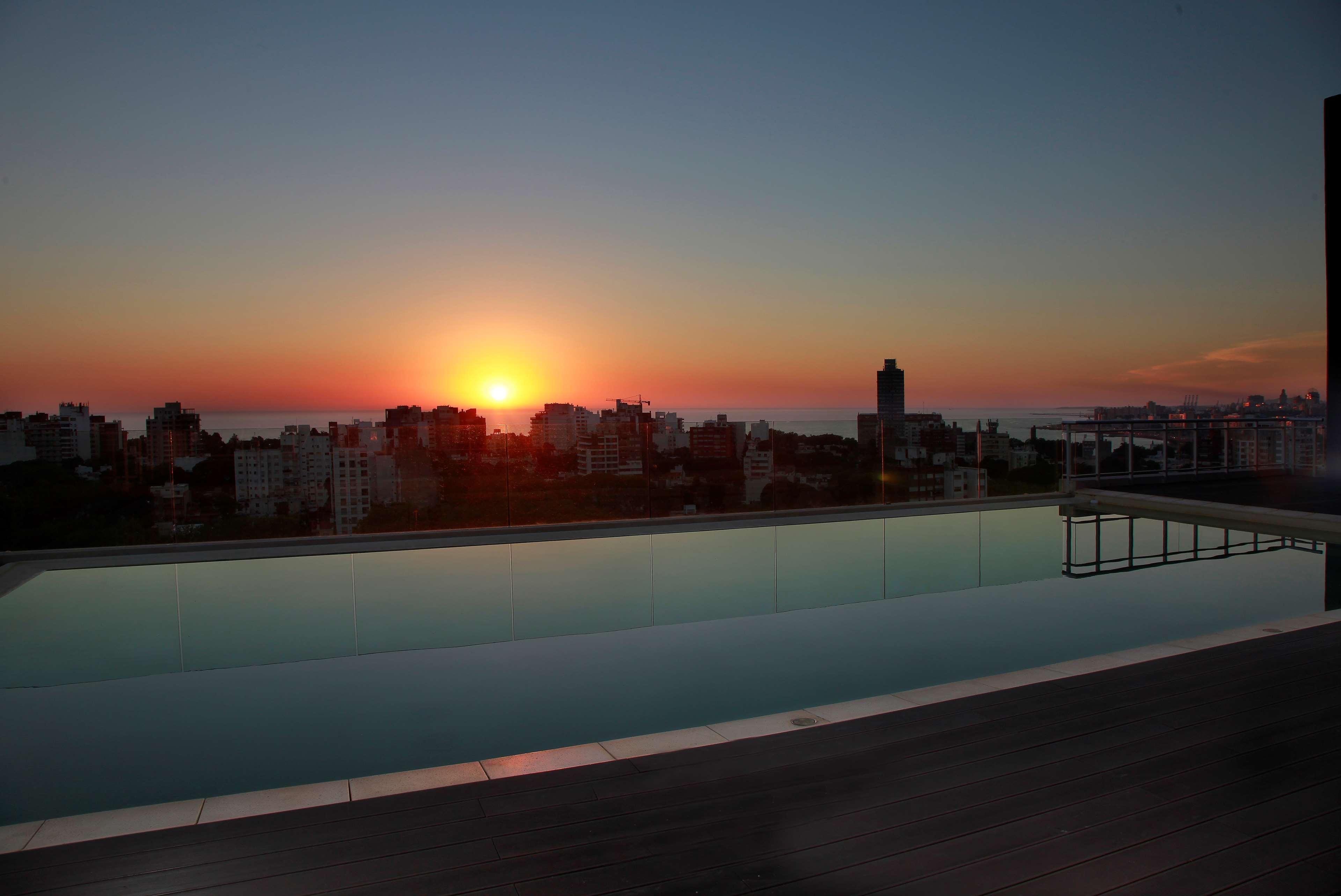 Dazzler By Wyndham Montevideo Hotel Bagian luar foto